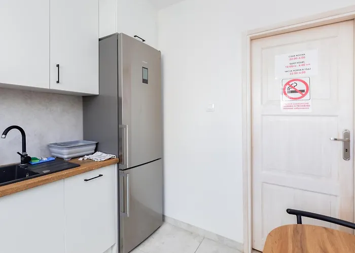 Slaska Pleasant By Bookinghost * Gdynia