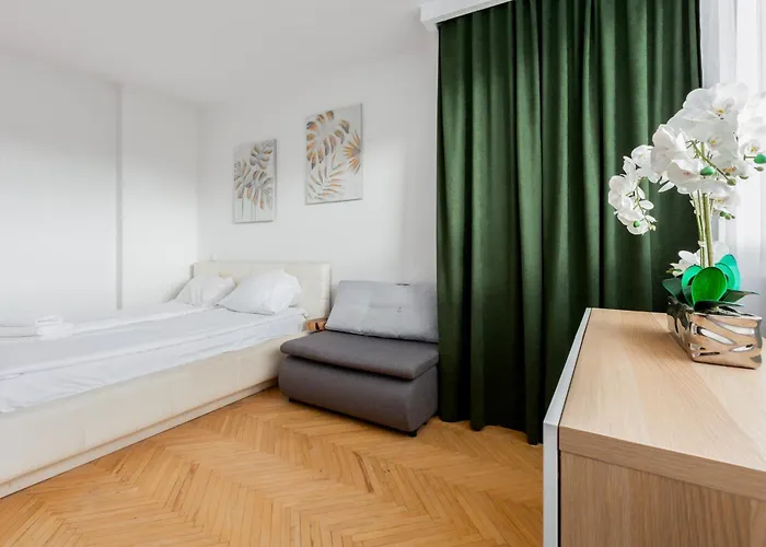 Slaska Pleasant By Bookinghost * Gdynia